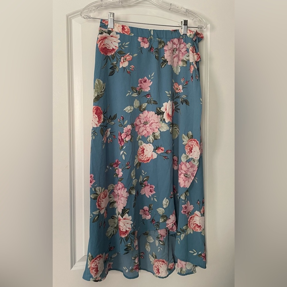 BLUE AND PINK FLORAL FLOWY, WRAP SKIRT - SIZE M!
